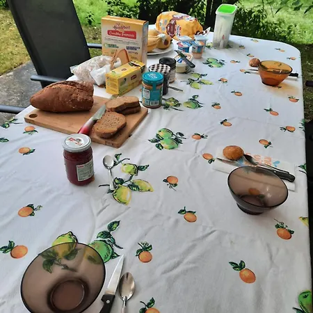 Отель Maison Isolee Bord De Riviere Ariege Bordes-Uchentein